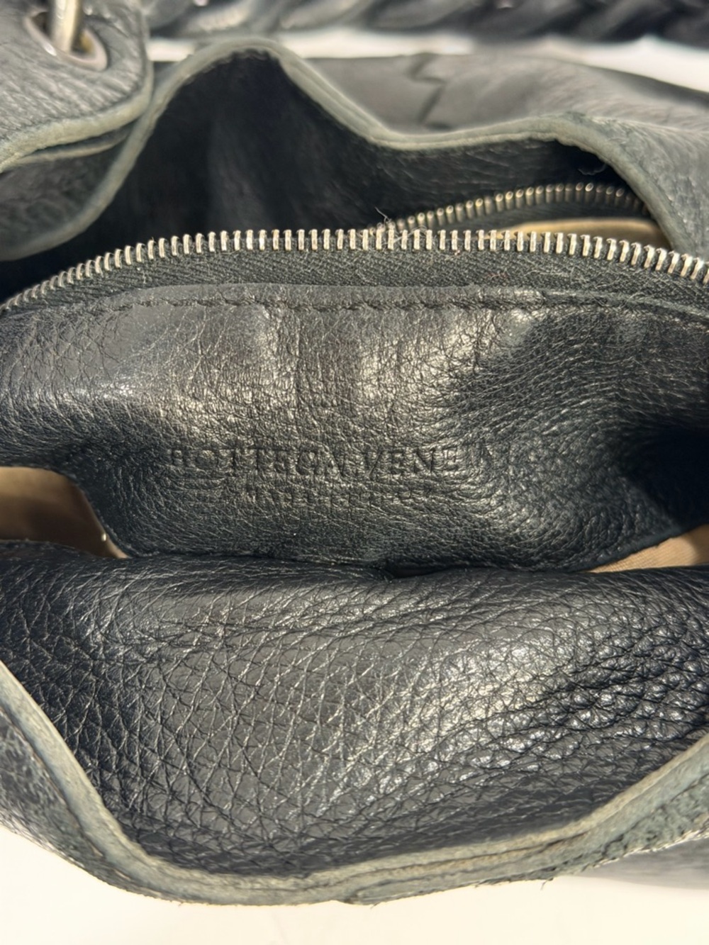 BOTTEGA VENETA Black Leather Hobo Bag with Braided Handle with matching wallet - Picture 8 of 10